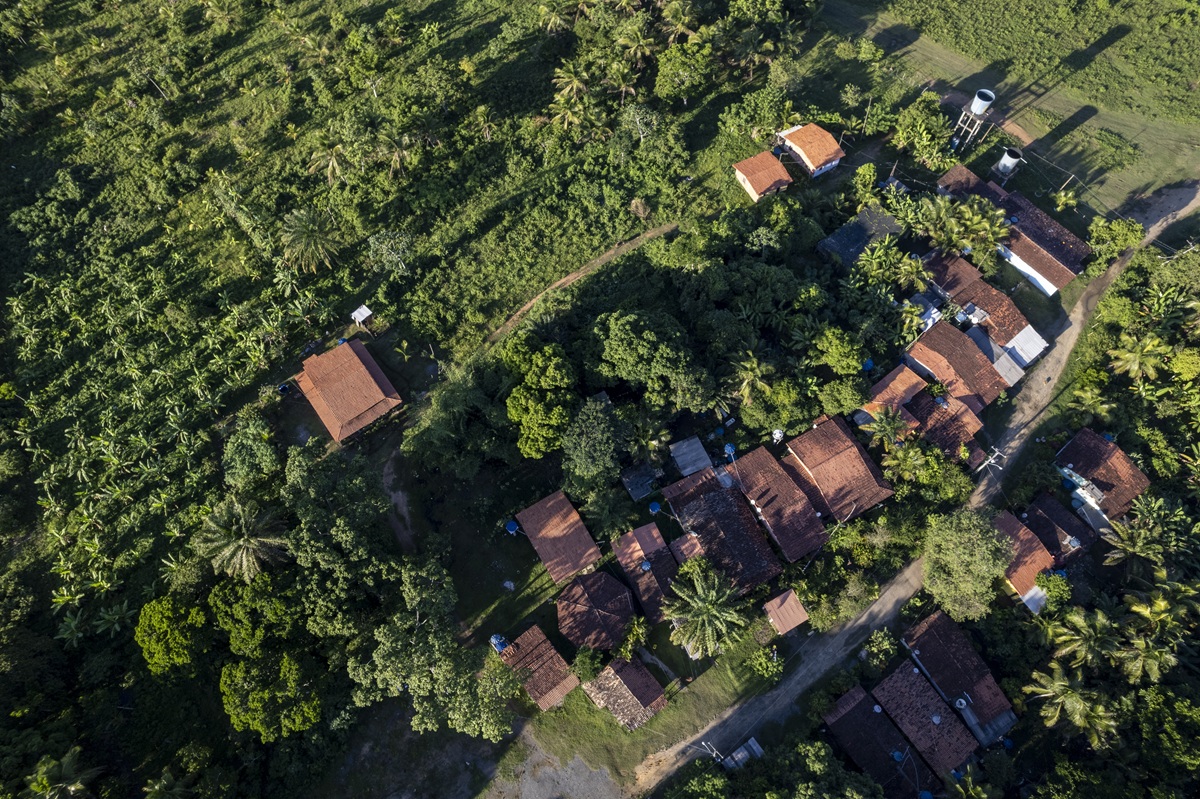 Quilombo Kaonge, uma das 18 comunidades tradicionais do vale e bacia do rio Iguape, onde a Acelen tem empreendimentos (Foto: Fernando Martinho/Repórter Brasil)