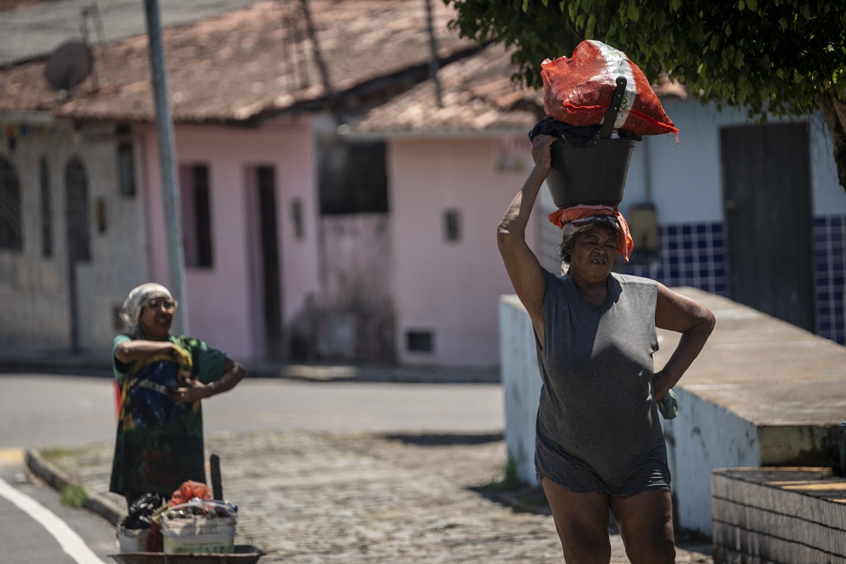 Boa parte dos moradores de Santiago do Iguape, no Recôncavo Baiano, vive da pesca, do extrativismo e da coleta de mariscos (Foto: Fernando Martinho/Repórter Brasil)