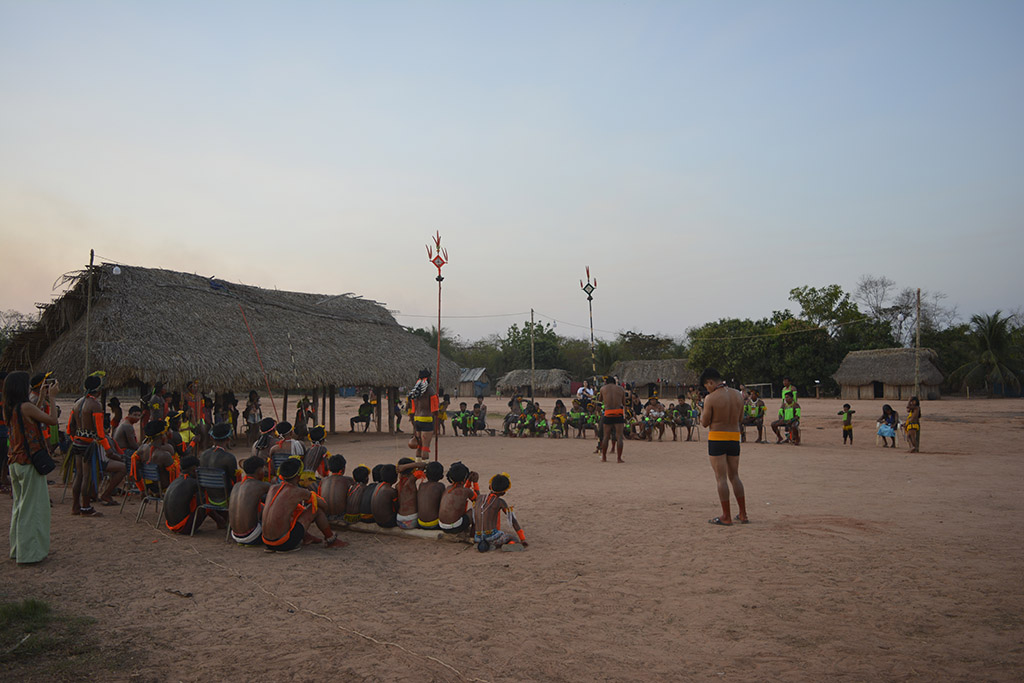 Integrantes do povo Tapayuna durante a Festa do Macaco, ou Kukwâj Kô, celebração retomada depois de mais de meio século (Foto: Helena Corezomaé/Opan / Divulgação)