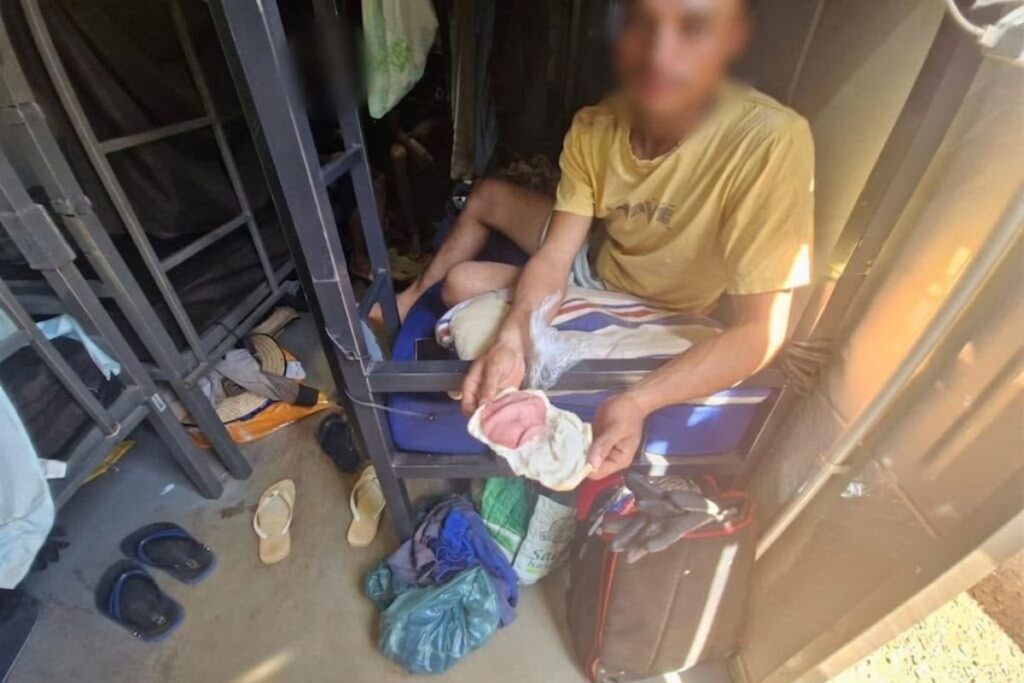 De acordo com a fiscalização, trabalhadores estavam alojados em contêineres de cerca de 2,40 metros de largura por 6 metros de comprimento, que abrigavam nove pessoas, configurando superlotação (Foto: SRTE/MT)