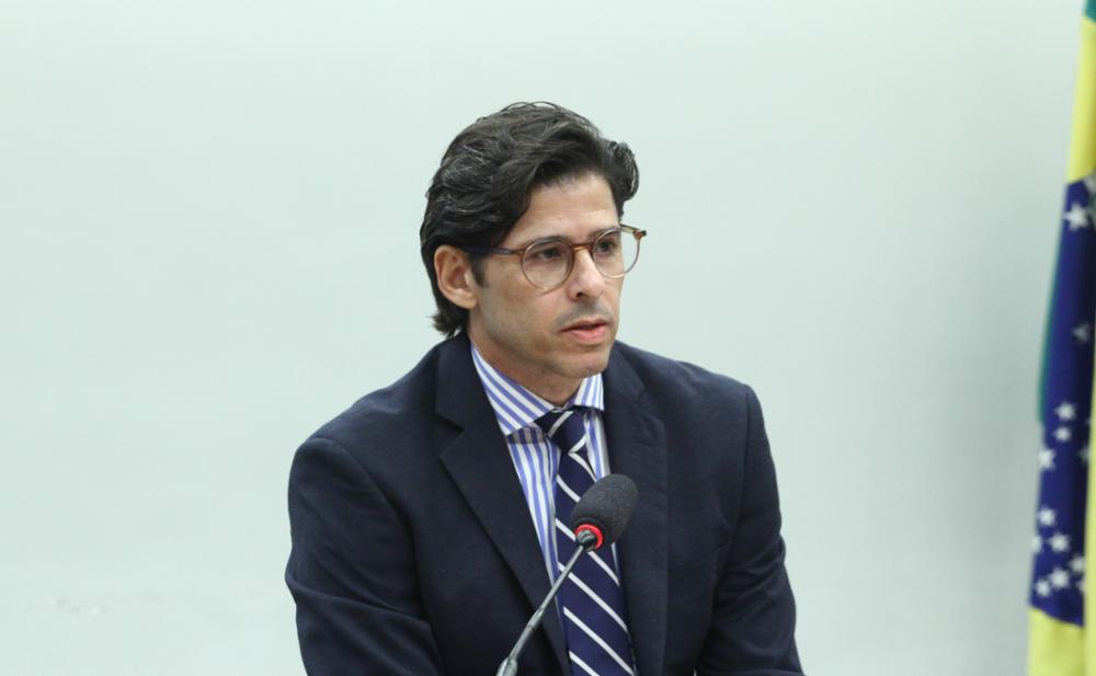 Para Marcel Gomes, da Repórter Brasil, a principal fragilidade do crédito privado está na falta de transparência sobre quem recebe os recursos captados junto aos investidores (Foto: Vinicius Loures/Câmara dos Deputados)