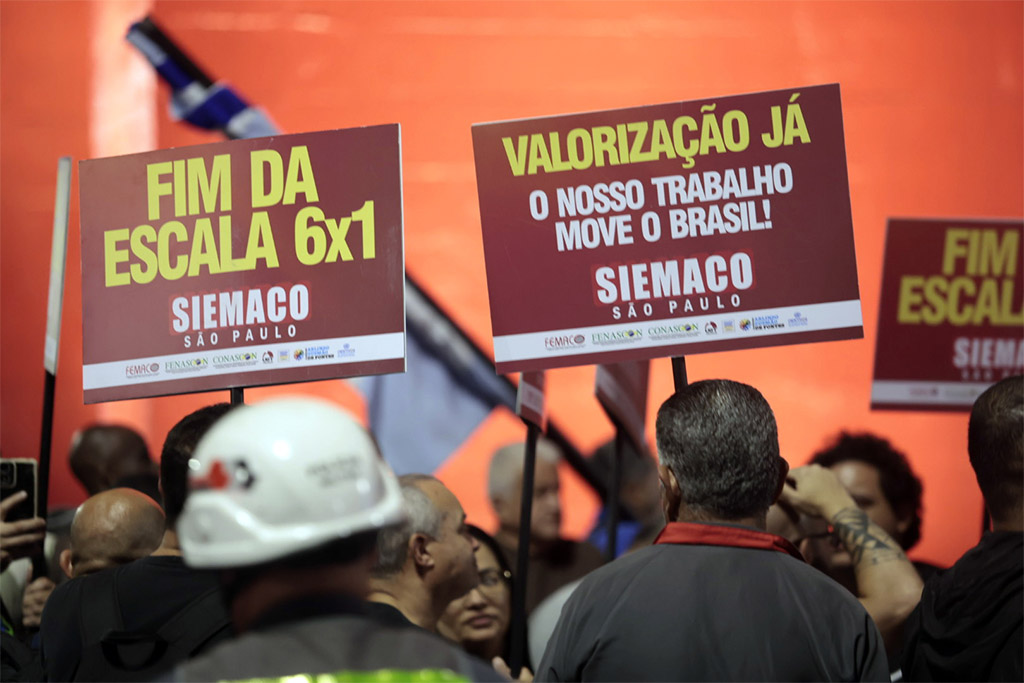 São Paulo (SP), 30/06/2026. - Ato pelo fim da escala 6x1, na Avenida Paulista. Foto: Paulo Pinto/Agencia Brasil
