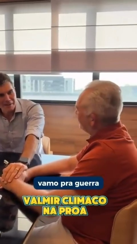 Helder Barbalho segura as mãos de Valmir Clímaco no vídeo em que convidou o ex-prefeito de Itaituba a disputar uma vaga na Assembleia Legislativa (Foto: Reprodução/Instagram)