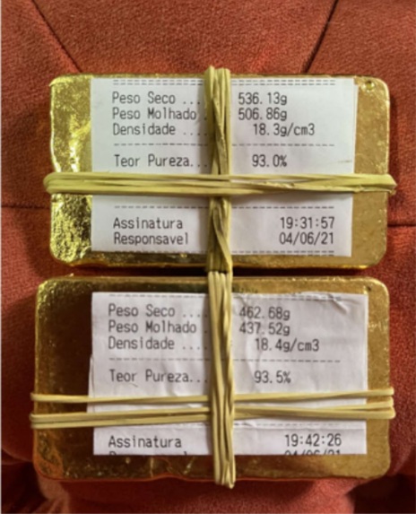 Imagens apreendidas no celular de Alessandro, da White Solder, mostram a forja de duas barras de ouro em Roraima em junho de 2021. Dois dias depois, as mesmas barras foram registradas em Ariquemes (RO), “etiquetadas e aparentemente integradas ao mercado do ouro”, segundo a PF (Fotos: Reprodução Polícia Federal)