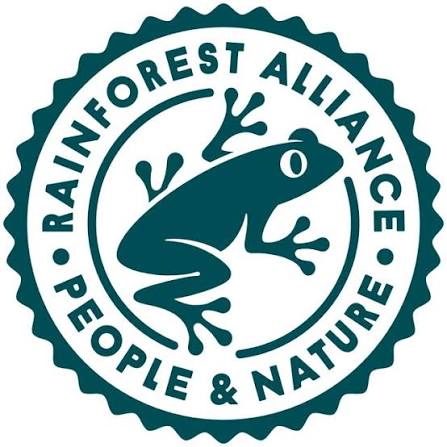A Rainforest Alliance é um dos mais reconhecidos padrões internacionais de sustentabilidade no setor cafeeiro. Em seu Relatório Anual de 2023, a organização afirmou que 17% de todo o café produzido no mundo era certificado pelo seu programa (Imagem: Reprodução/Rainforest Alliance)