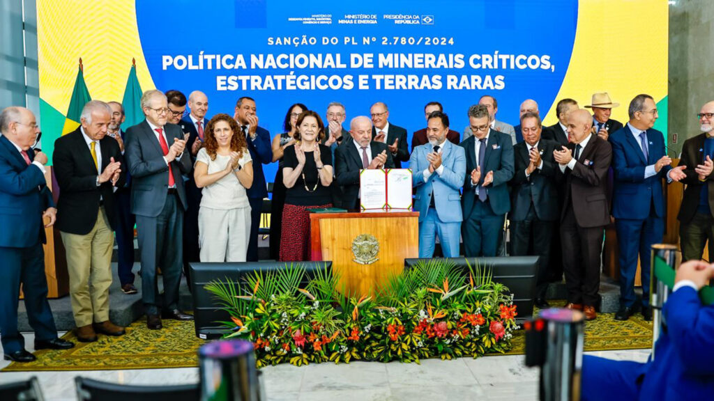 Sancionada em 16 de setembro, a política de minerais críticos cria conselho ligado à Presidência da Repúblcia que ficará responsável por homologar transferências societárias de empresas com direitos minerários de recursos estratégicos (Foto: Ricardo Stuckert)