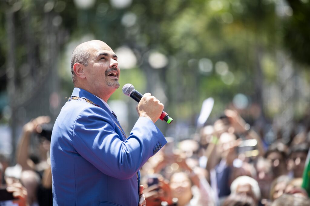 Governador Mateus Simões é candidato à reeleição em Minas Gerais pelo PSD; sua campanha recebeu R$ 50 mil do dono de uma carvoaria que entrou na Lista Suja da escravidão em 2019 (Foto: Divulgação/Defensoria Pública de Minas Gerais)