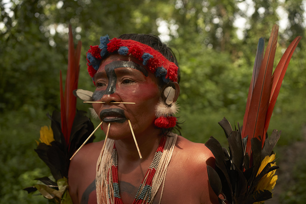 Noemia Yanomami vive na região da maloca Papiu, uma das mais afetadas pelo garimpo: 'Não quero nossos filhos cheios de malária de novo' (Foto: Mariana Greif/Repórter Brasil)