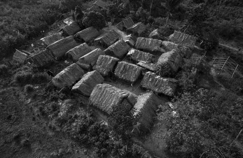 Nova Ipixuna, Pará, Brasil 25-09-2023 Vista aérea de barracos de lona e palha no Acampamento São Vinícius em Nova Ipixuna. Série de reportagens do projeto Pulitzer Center sobre violência no campo. Percorremos assentamentos e acampamentos em várias cidades do Mato Grosso e Pará, mostrando como a política do governo do ex–presidente Jair Bolsonaro amplificou a violência na Amazônia. ©Foto: Fernando Martinho